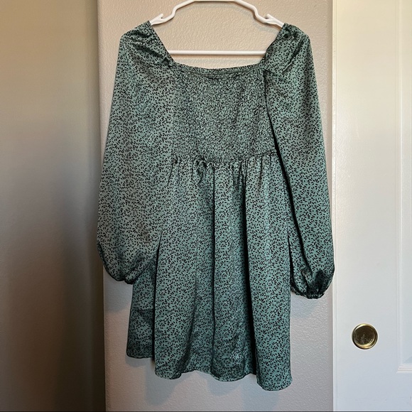 Missguided smocked green babydoll dress - Picture 8 of 9